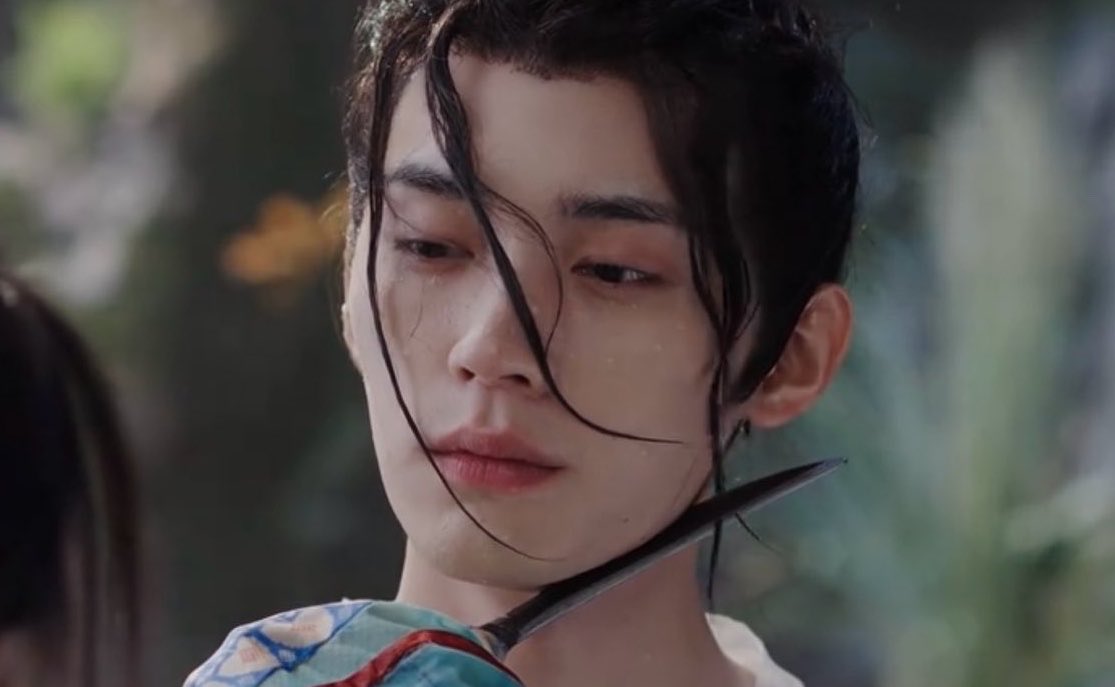 zyirancore's tweet photo. Getting soaked makes him look 100x more attractive and pretty https://t.co/v7c6FEzjZz