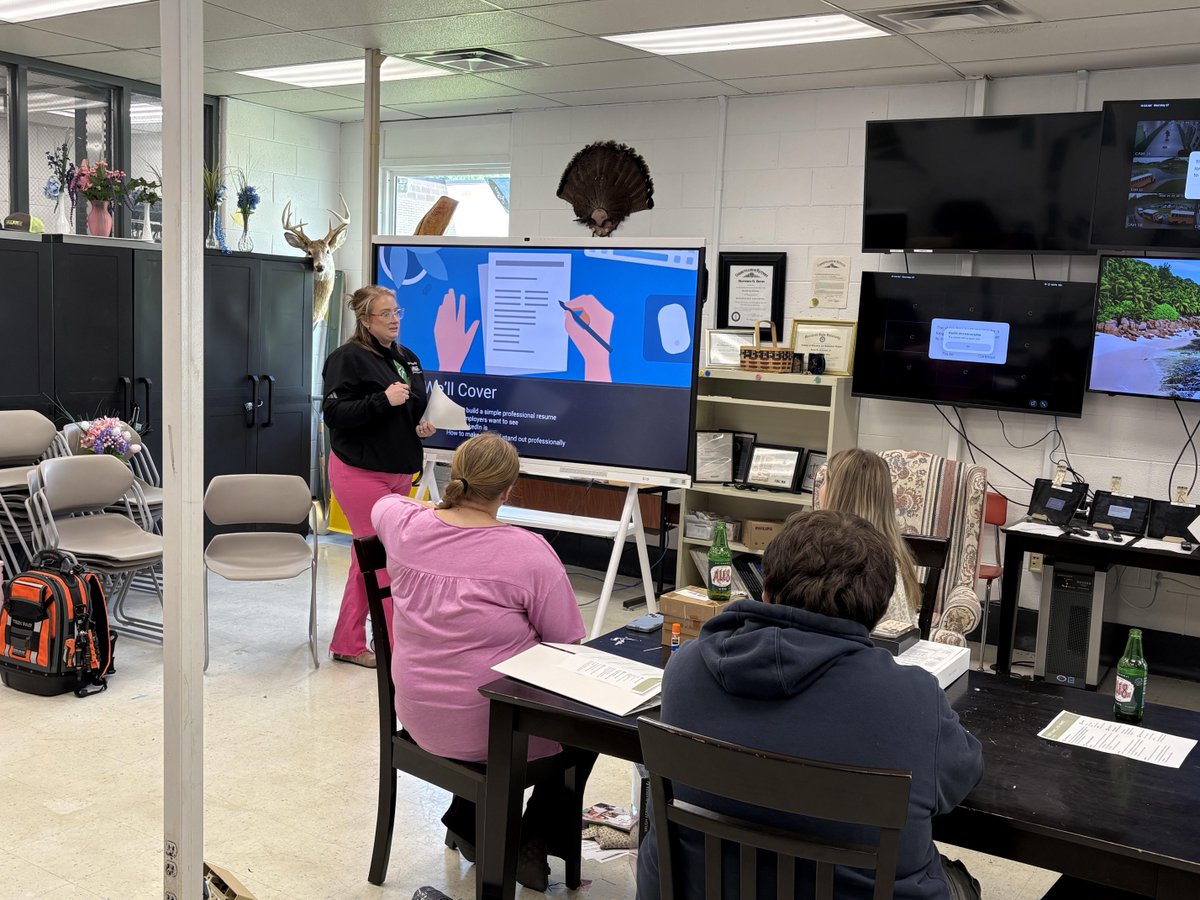 wep_us's tweet photo. Wolfe County High School Basic Career Training Program recap!

ABA students welcomed Brittany Graham, Loan Officer at Farmers &amp; Traders Bank and Kellyn Southwood from the WIOA/KY Career Center.  #uswepproject https://t.co/y4Yx0vNx4V