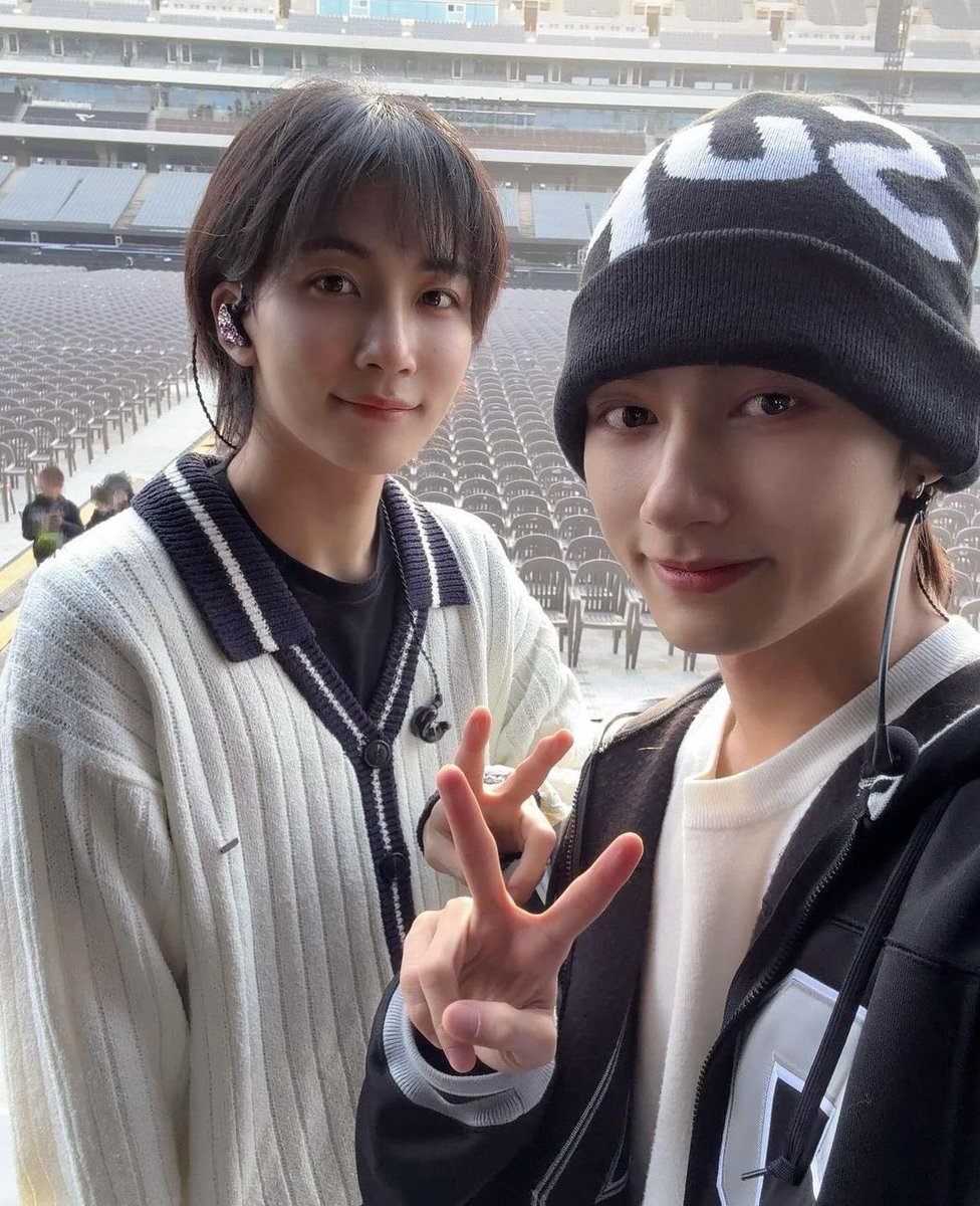 쭁 tweet media