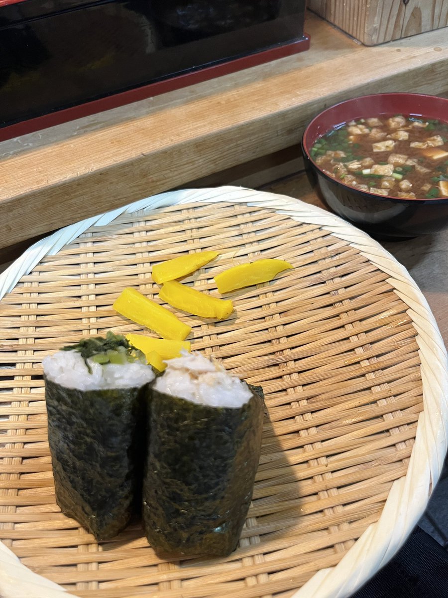 Now1105's tweet photo. 飲んだあとはおにぎりで締めるらしい、それかラーメン・・・ https://t.co/0ryS5Axx7c