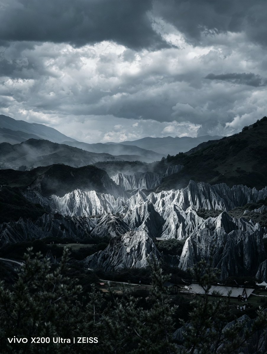 OrthoJianWANG's tweet photo. Explored the unique highland stone forest of Moshi Park in Daofu, Sichuan. The color-shifting rocks and vast skies are unreal! 📍
#TravelDiary #OffTheBeatenPath
No filter needed for this alien landscape. Moshi Park, a geological marvel in western Sichuan.
#BeautifulChina #MountainVibes