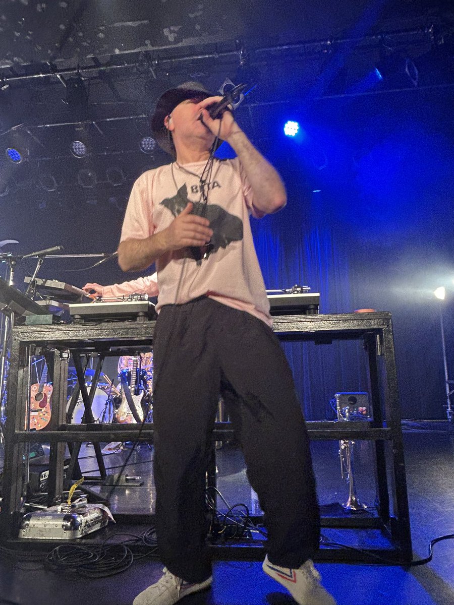 btxzh's tweet photo. ザ・ベータ・バンドの初来日ライブ観に恵比寿リキッドルーム行って来た！
大学の頃聴いてた曲聴けて懐かしかった！ https://t.co/WxN0Mbjlr5