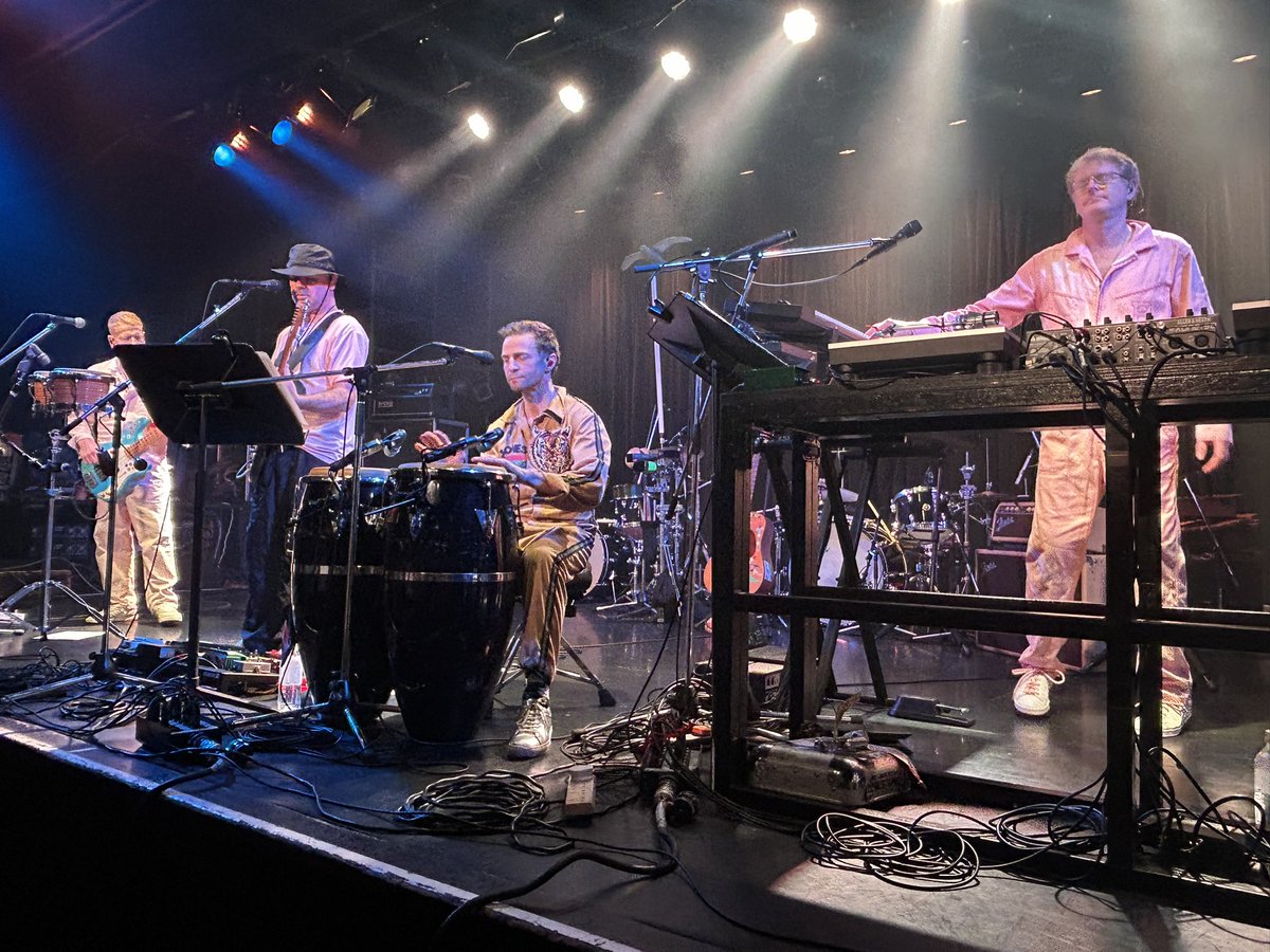 btxzh's tweet photo. ザ・ベータ・バンドの初来日ライブ観に恵比寿リキッドルーム行って来た！
大学の頃聴いてた曲聴けて懐かしかった！ https://t.co/WxN0Mbjlr5