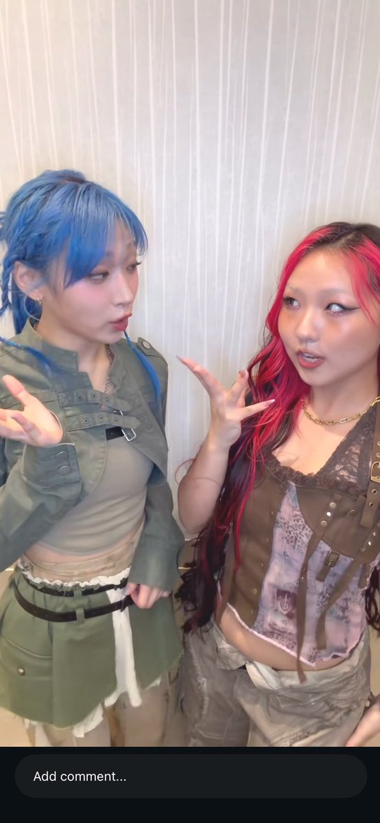 noraneko_HANA_'s tweet photo. Burning Flower 1周年🌻❤️🔥
コレオも好きでみんなが灼熱アチチチのところJISOOちゃん「少しお暑いですねぇパタパタ」にみえる水属性透明感が大好き
MAHINA合いの手もあり楽しいけど勢いだけじゃなく、芯くってる歌詞が信念とハングリー精神を感じて気合い入れたい時に聴く曲
#HANA #BurningFlower https://t.co/5jtEPbC1qO
