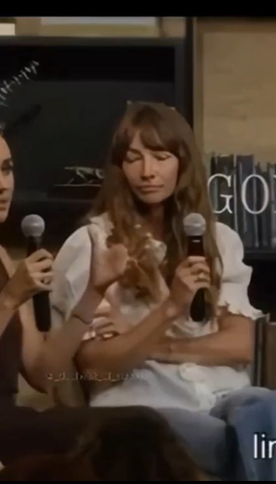 HRHCatherine's tweet photo. There is a reason nobody wants to work with Meghan Markle, remember this moment? There is no room for anyone else when Meghan has a microphone. https://t.co/hI4bPFLvUo