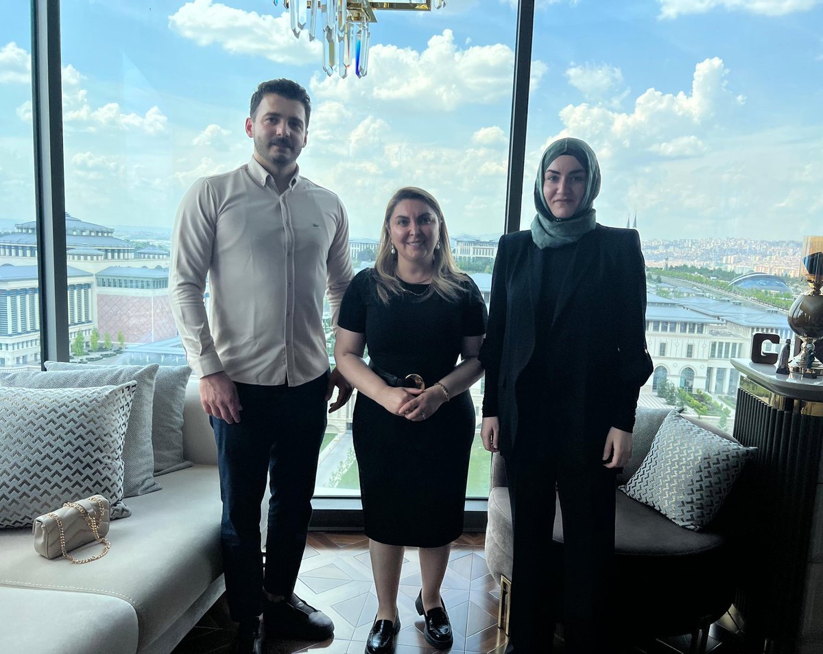 Akparti06secim's tweet photo. AK Parti Ankara İl Avukat Koordinatörlüğü olarak Av. Neslihan Vural'ı ziyaret ettik. Misafirperverliği için kendisine teşekkür ederiz.

@hakanhanozcan 
@emrhntrn 
@avmuratcandogan https://t.co/Lw0wXUMCOz