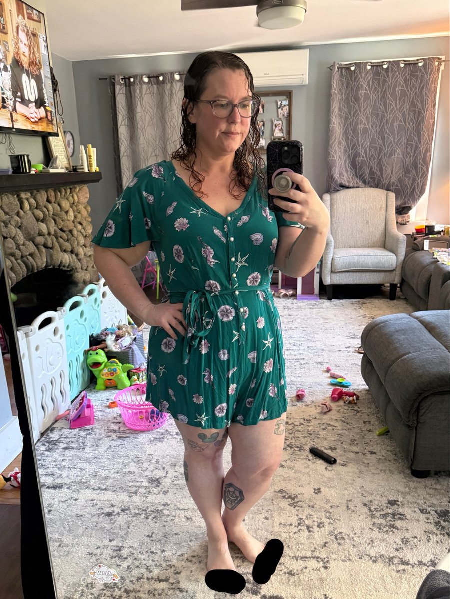 DabCraftQueen's tweet photo. Does this look ok? Idk if I like the romper look 🙃 https://t.co/0WU9FMiCce