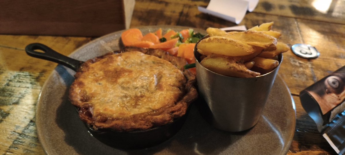 CSKC88's tweet photo. Steak and ale pie, and a pint of Bass. White people things https://t.co/UIlzSwQPDQ