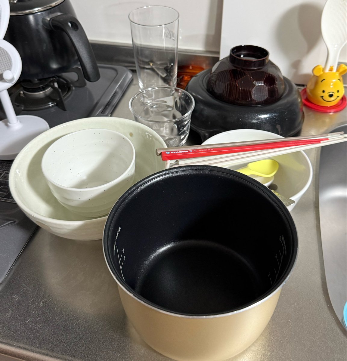 o_ma_me_52's tweet photo. 長年の仲良し（男）（ほぼゲイ）（違う）が、昨日飲み終わりうちに泊まりに来た。

私は仕事で朝イチに家を出たんだけど、帰宅したらお金置いてあるわ、洗い物してあるわで完璧すぎた。

「どこに出しても恥ずかしくないので、誰か貰ってあげてください♡」と思ったけど、ここレズ界隈だった。 https://t.co/PViF9m5R2X