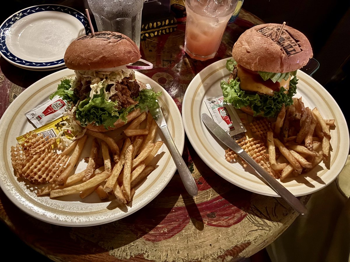 beigeheart's tweet photo. ハンバーガーがとても美味しいから、尚更残念🍔 https://t.co/lOtZtxhQVT