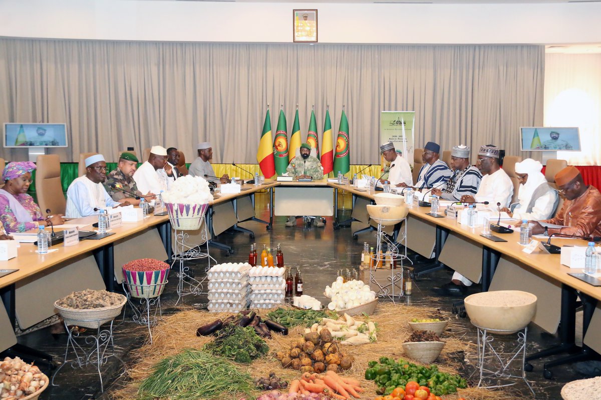 PresidenceMali's tweet photo. Le Palais de Koulouba a abrité, ce mardi, la 16ᵉ édition du Conseil supérieur de l’agriculture (CSA), sous la haute présidence de Son Excellence le Général d’Armée Assimi GOÏTA, Président de la Transition, Chef de l’État et Président du Conseil supérieur de l’Agriculture. https://t.co/KyAV35Nbau