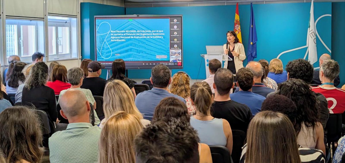 PilarPaneque's tweet photo. ✅Hoy hemos tenido una sesión de trabajo con todo el personal de ANECA para presentar las novedades de nuestro nuevo Estatuto (RD 451/2026), que sustituye al de 2015.
✅Un hito fundamental para la Agencia, que refuerza su estructura y amplía funciones.
➡️https://t.co/I3EAQjcP76 https://t.co/lpEWdzcJsd