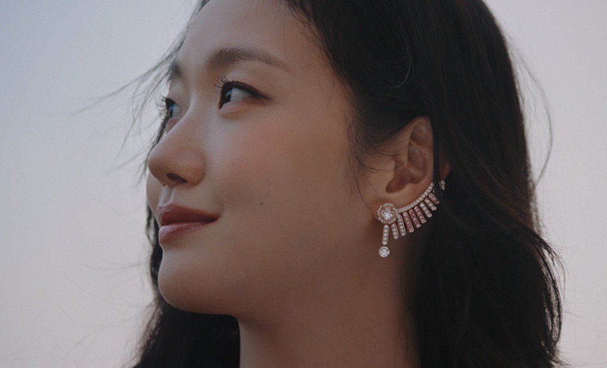 fiorestale's tweet photo. Kim Goeun in Hongkong at Chanel ‘Signes et Symboles’ event captured by Nowness Asia 📸 https://t.co/FtrjDkRsQ9
