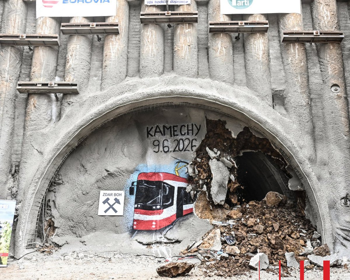 brnomycity's tweet photo. Za 115 dní zvládli stavbaři vybudovat tramvajový tunel na Kamechy. Bylo na to potřeba 105 řízených odstřelů, 4 700 kg trhaviny a vytěžilo se na 40 tisíc tun materiálu. https://t.co/SYwfWkp8wn