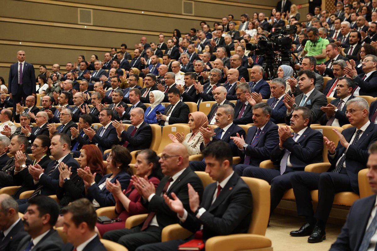 Yusuf__Tekin's tweet photo. 📍 Ankara

Cumhurbaşkanımız Sayın Recep Tayyip Erdoğan’ın teşrifleriyle gerçekleştirilen Millî Güvenlik Konferansları Açılış Töreni’ne katıldık.

Vatanımızın bekası, devletimizin güvenliği, milletimizin istiklali ve istikbali için çalışmalarımıza kararlılıkla devam edeceğiz.

Bu vesileyle Millî Güvenlik Konferansları’nın ülkemiz ve milletimiz adına hayırlara vesile olmasını temenni ediyorum.