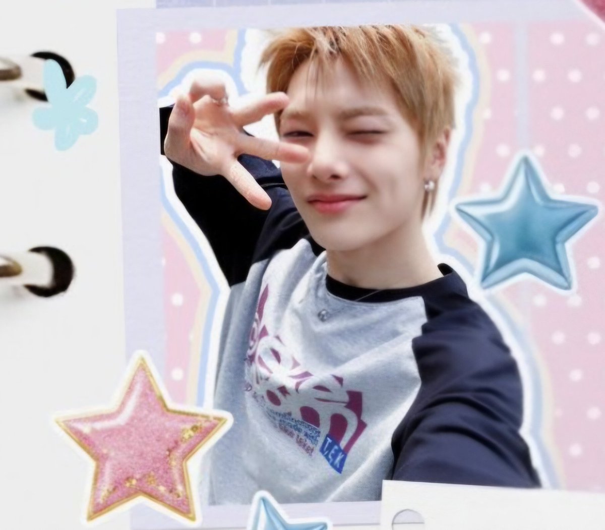 I_NNATION's tweet photo. 💌 | Message from #I_N

"STAY! Today marks 3,000 days since our debut!
It feels like it was just yesterday when we debuted, but 3,000 days have already passed... I can't believe it. Thank you so much... I love you all so much
 I love you 3000◝ᴗ◜"

#아이엔 #I_N  #アイエン #梁精寅 #Jeongin #아기빵