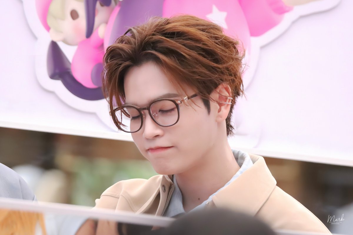markjrtnfanclub's tweet photo. 260609 เด็กคนนี้ทำไมทำอะไรก็น่ารักไปหมด ขี้โกงมาก 🤏🏻🐱

JUNIORMARK LENSKART POPMART

#LenskartTHxJuniorMark
#markjrtn @Markjrtn https://t.co/9oTFUKnsvO