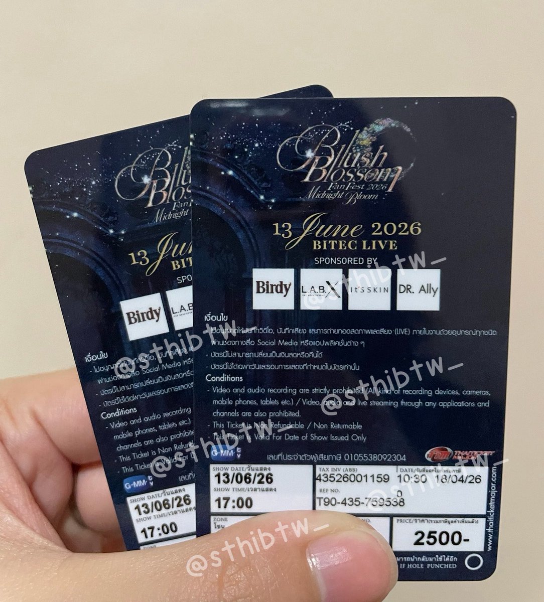 sthibtw_'s tweet photo. WTS / ขายบัตร

รอบวันเสาร์ ที่ 13  โซน D1 มี2ใบติดกันค่ะ
นัดรับได้เลย รับ 2ใบ 6000 หรือทักมาคุยกันก่อนได้คับ💘🤲🏻

 #BBFanfest2026 https://t.co/cCY967fRX6