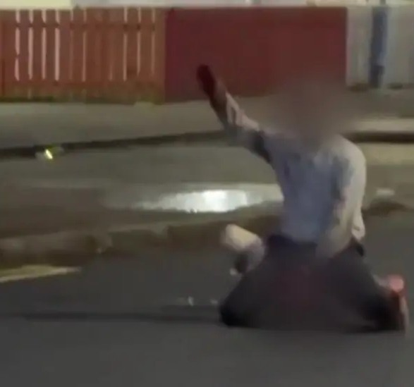 PolitlcsUK's tweet photo. 🚨 BREAKING: A 30-year-old Sudanese man has been charged over the attempted beheading of a man in Belfast

He has been charged with attempted murder, possession of an article with a blade in a public place and threats to kill https://t.co/vQk7pyMcf3