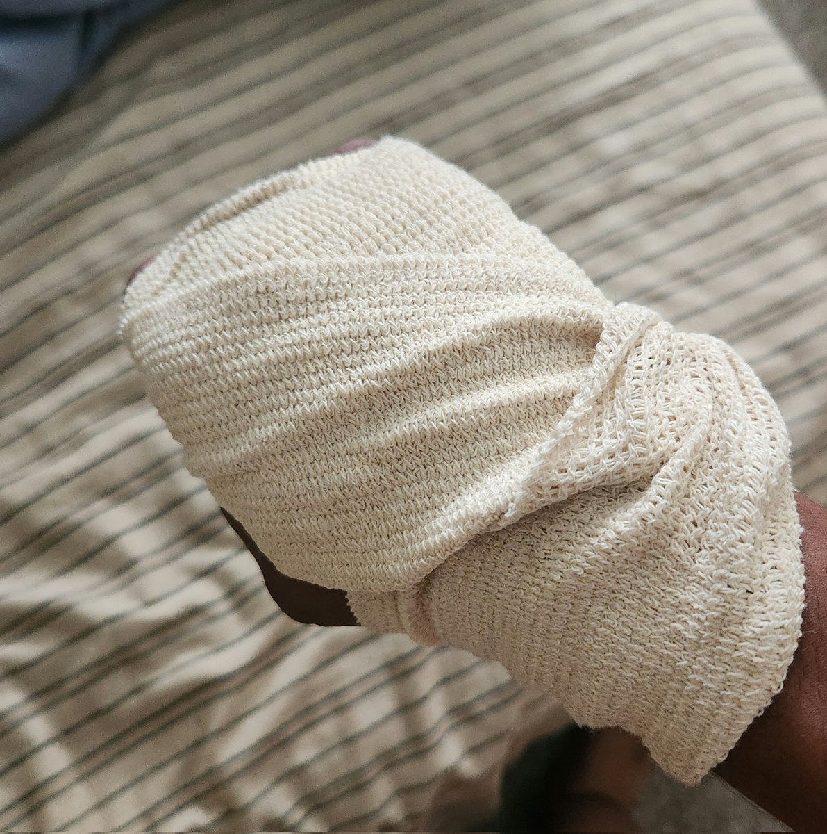 Punk_Boiii's tweet photo. so, i hurt my wrist this week, which forces me to improvise in order to satisfy my urges... (⁠；⁠^⁠ω⁠^⁠） https://t.co/oynJsrNyl9