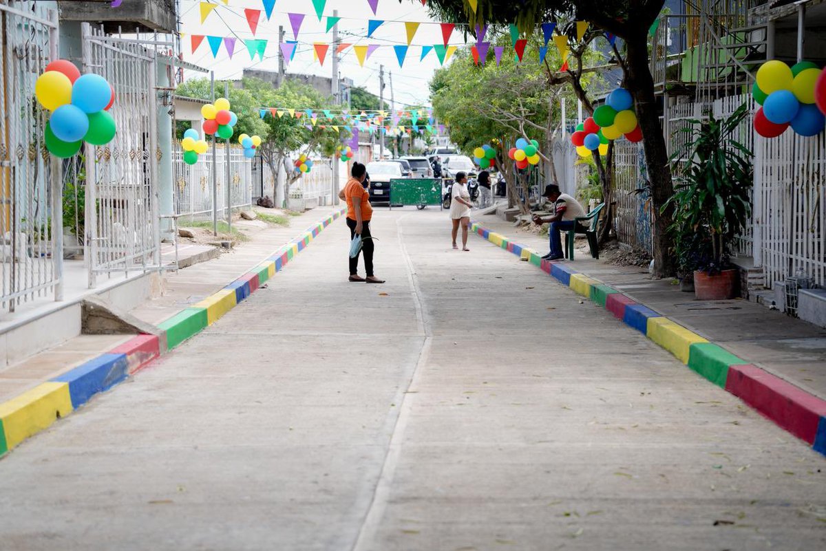 YamilHAranaP's tweet photo. Tuvieron que pasar más de 50 años para que las familias de Zaragocilla por fin estrenaran dos calles en los sectores Progreso 1 y 2.

Y lo hicimos con el programa COMPI. Una obra de calidad y a menor costo porque la construye la misma comunidad.

Donde antes había barro, polvo y dificultades para movilizarse, hoy hay vías dignas, andenes y bordillos que mejoran la calidad de vida de cientos de familias.

Obras que transforman realidades 🙌🏻