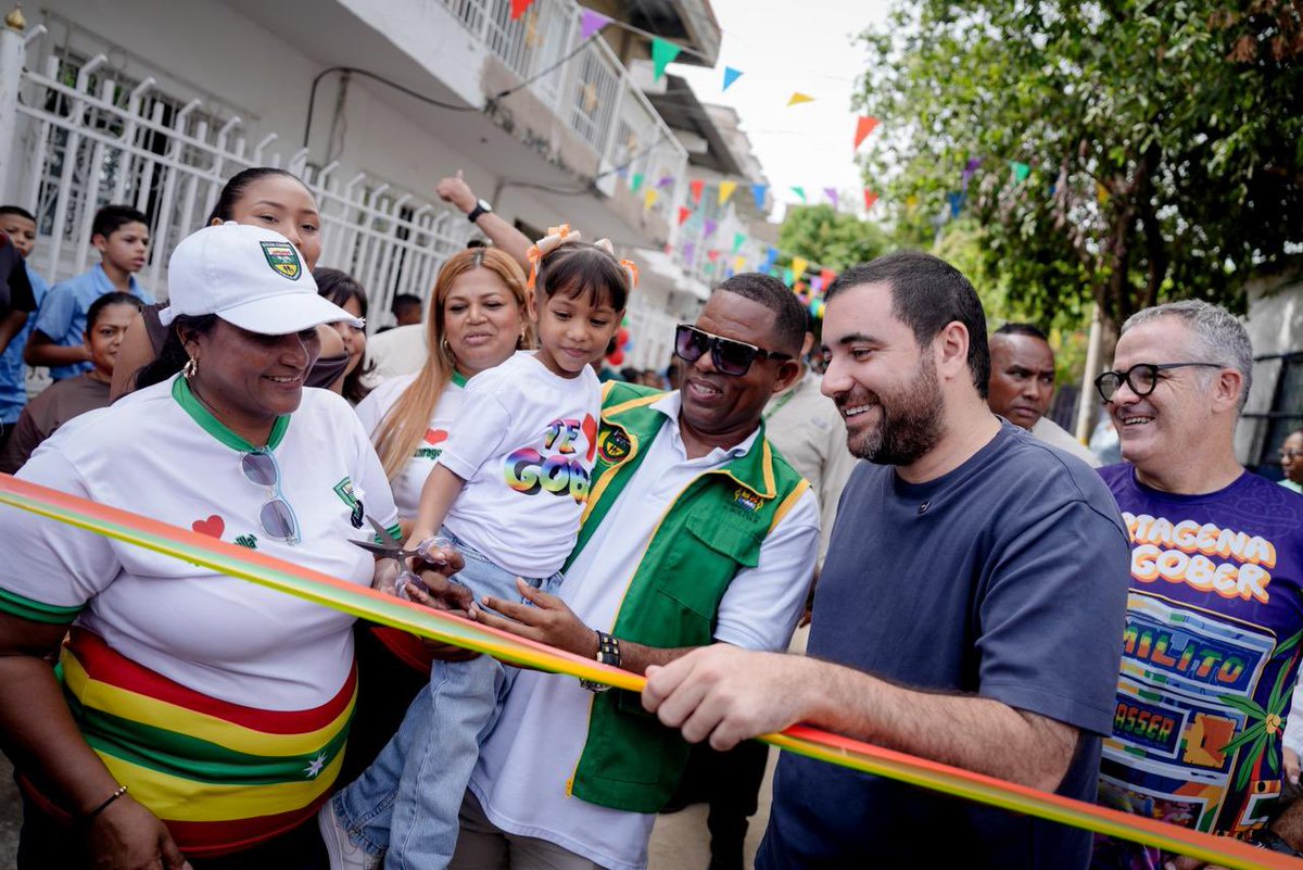 YamilHAranaP's tweet photo. Tuvieron que pasar más de 50 años para que las familias de Zaragocilla por fin estrenaran dos calles en los sectores Progreso 1 y 2.

Y lo hicimos con el programa COMPI. Una obra de calidad y a menor costo porque la construye la misma comunidad.

Donde antes había barro, polvo y dificultades para movilizarse, hoy hay vías dignas, andenes y bordillos que mejoran la calidad de vida de cientos de familias.

Obras que transforman realidades 🙌🏻