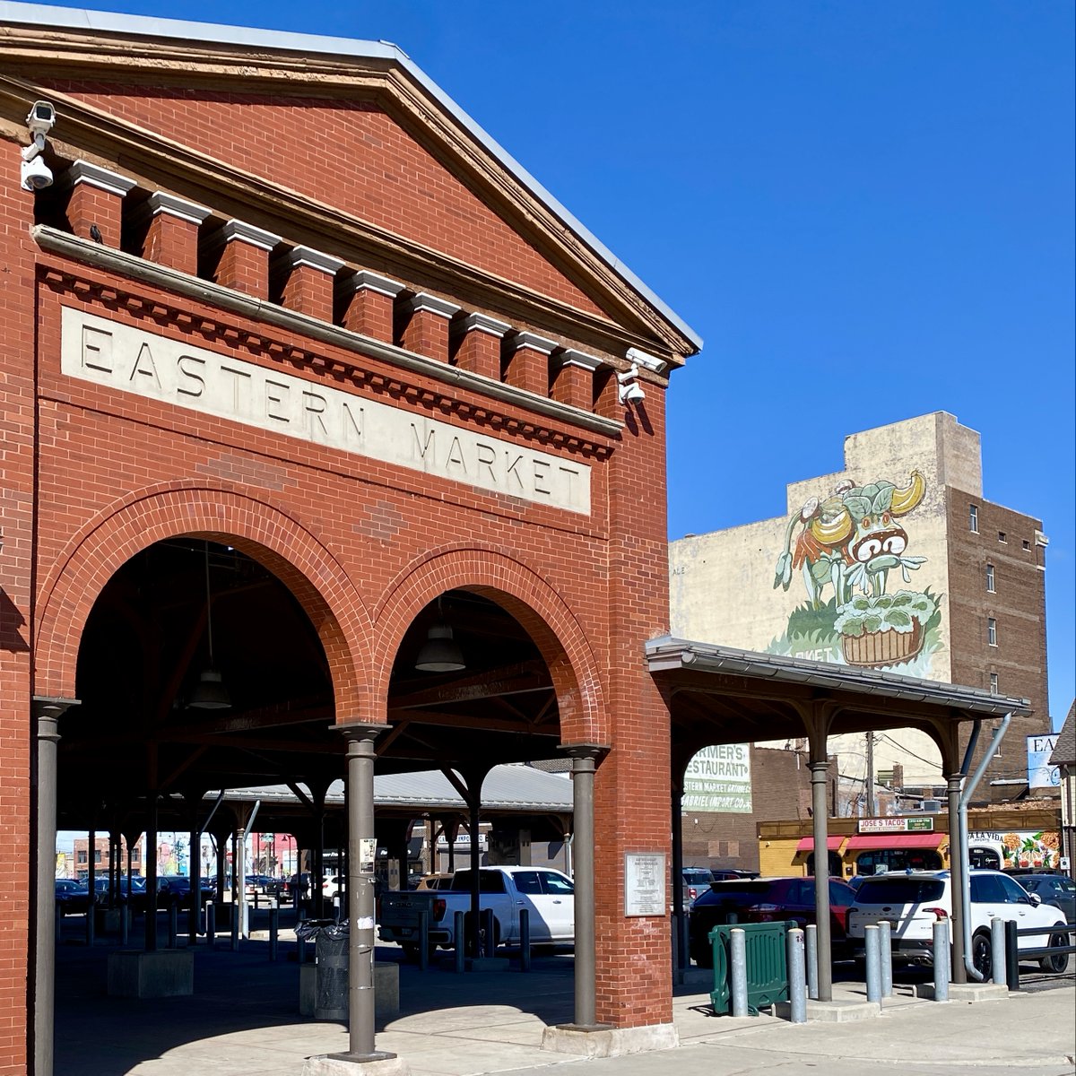 EasternMarket's tweet photo. Announcement! Eastern Market will have reduced hours on 4th of July during Saturday Market.

Eastern Market will be open on Saturday, July 4th - we never close the Saturday market - but in recognition of the Fourth of July holiday, hours will be 6 AM - 1 PM. https://t.co/Ues8JARCKC