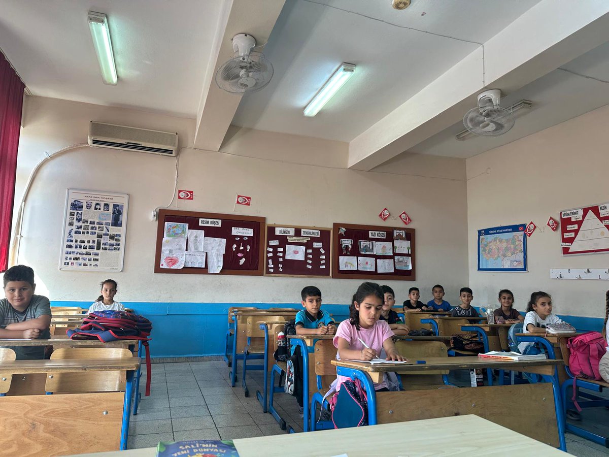 OguzhanIlko's tweet photo. Bugün okulumuzda 2. 3. ve 4.sınıflar arasında Hikâye Okuma Yarışması düzenlendi. 📚✨
Öğrencilerimiz birbirinden güzel hikâyeleri okuyarak okuma becerilerini sergilediler. Yarışmaya katılan tüm öğrencilerimizi gösterdikleri emek ve başarılarından dolayı tebrik ediyoruz. https://t.co/XjohiYsZ7J