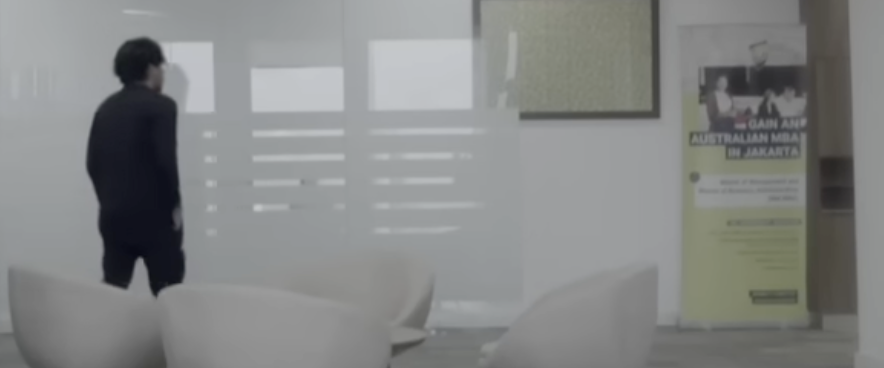 farisrachman_1's tweet photo. FI ini sebenarnya kuliah di Australia, atau kuliah di CQU cabang Jakarta? Kampusnya yang di Kuncit ga sih? Ada yang tau? Penasaran.

Ini dari video belio: https://t.co/JbfIflOmgS https://t.co/Nb0hKOVp2c