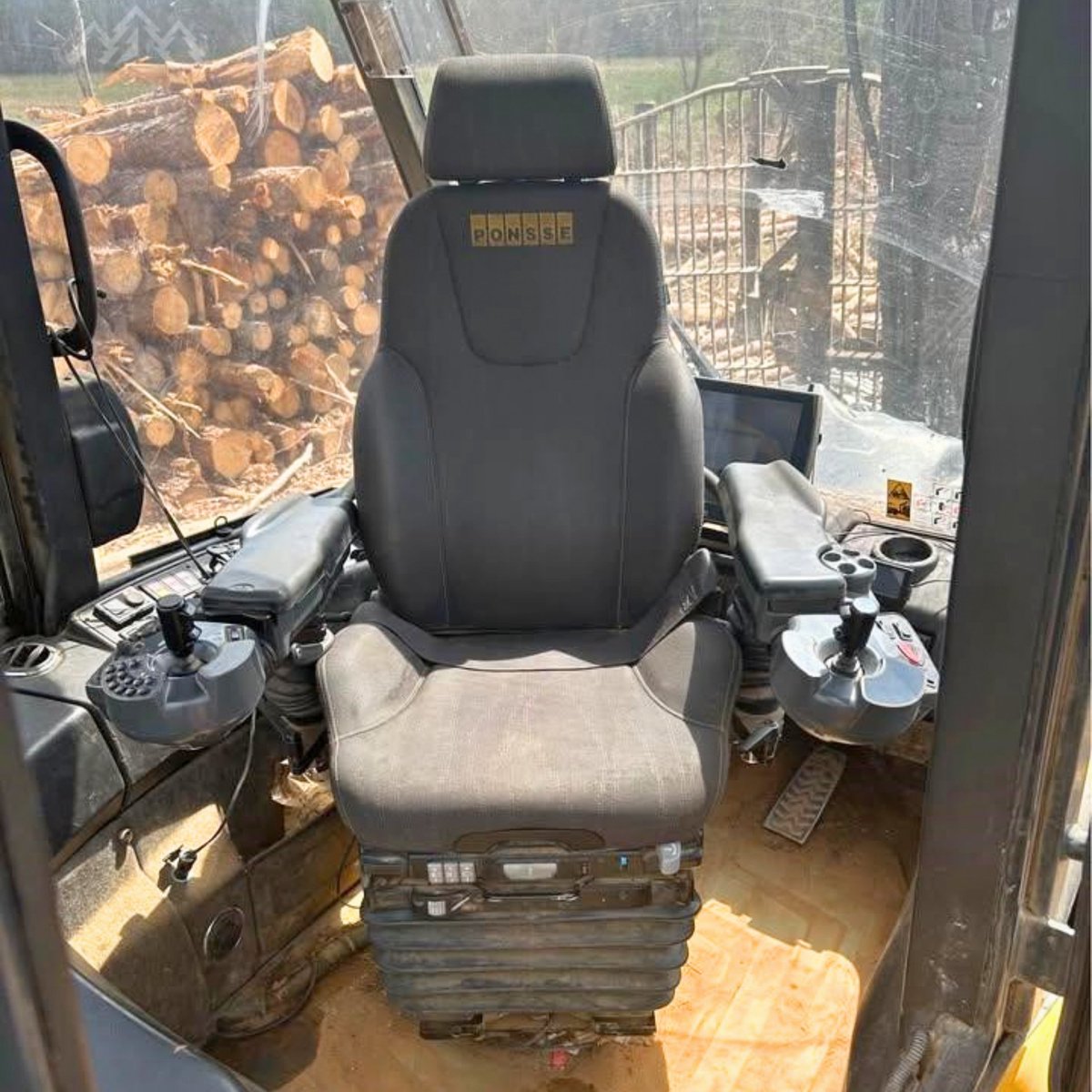 ForestryTrader's tweet photo. 2019 PONSSE ELEPHANT 🐘
Running a demanding forestry operations? This powerful forwarder is ready to move timber! 🕜 10k hours
🔗➡️ https://t.co/FPMubABakC

#ForestryEquipment #LoggingEquipment #TimberHarvesting #HeavyEquipment #FeaturedListing https://t.co/4uWVMyVJPe