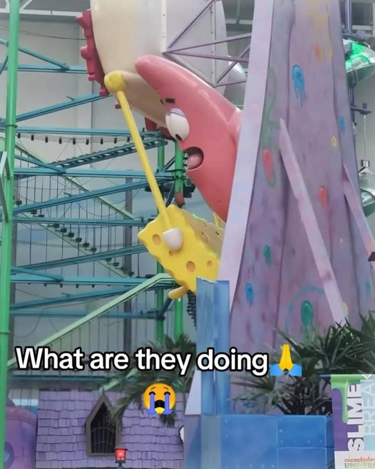 RealestMemes_'s tweet photo. What are they doing 😭😭 https://t.co/7mHv4WkyEs