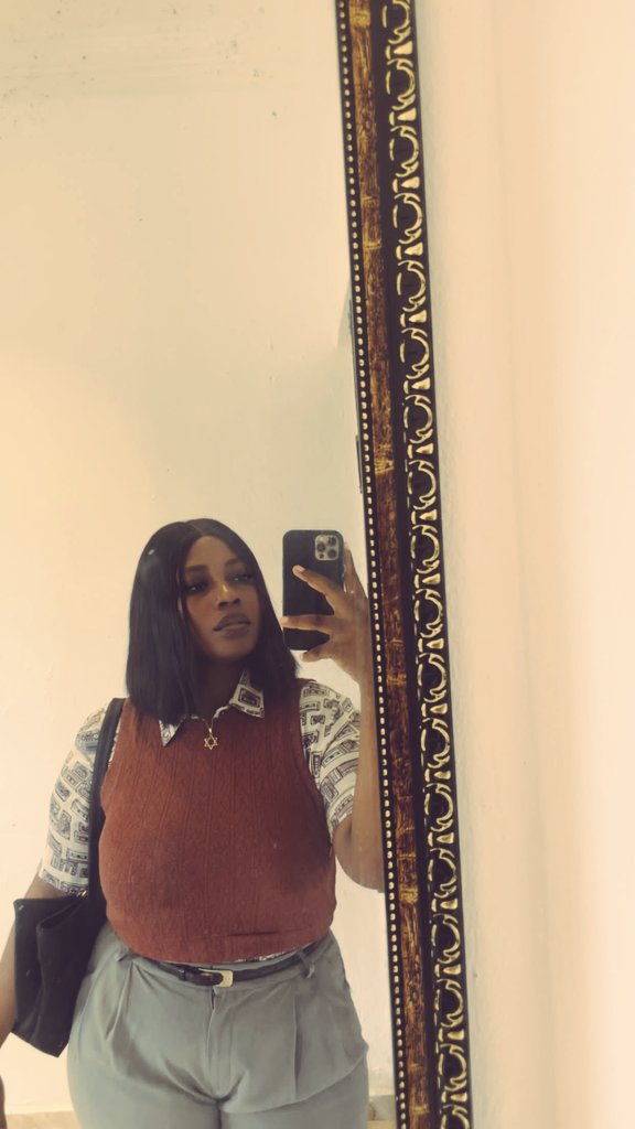 thatfatgirlie's tweet photo. So depressed but still serving face ... Hehehe🙂 https://t.co/C9mal9tVaw