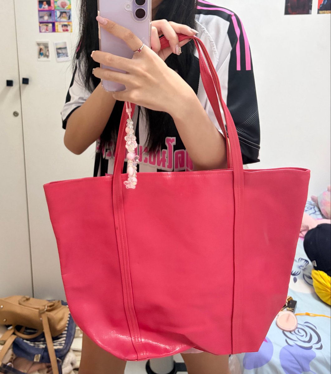inkkyneedcookie's tweet photo. ใส่ไปมอเก๋ๆ 69฿ 🍧🪷

#ส่งต่อกระเป๋า #ส่งต่อกระเป๋ามือสอง #กระเป๋ามือสอง #ส่งต่อเสื้อผ้า #กระเป๋าสะพายข้าง #กระเป๋ามือสองสภาพดี #ส่งต่อกางเกง #y2kthailand https://t.co/5ptpijDuTj