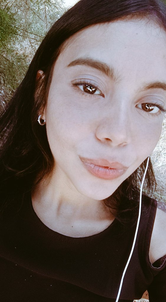 Danielaaachi's tweet photo. Los labios todos rotos nawará 🤫 https://t.co/GS7pltfLWh