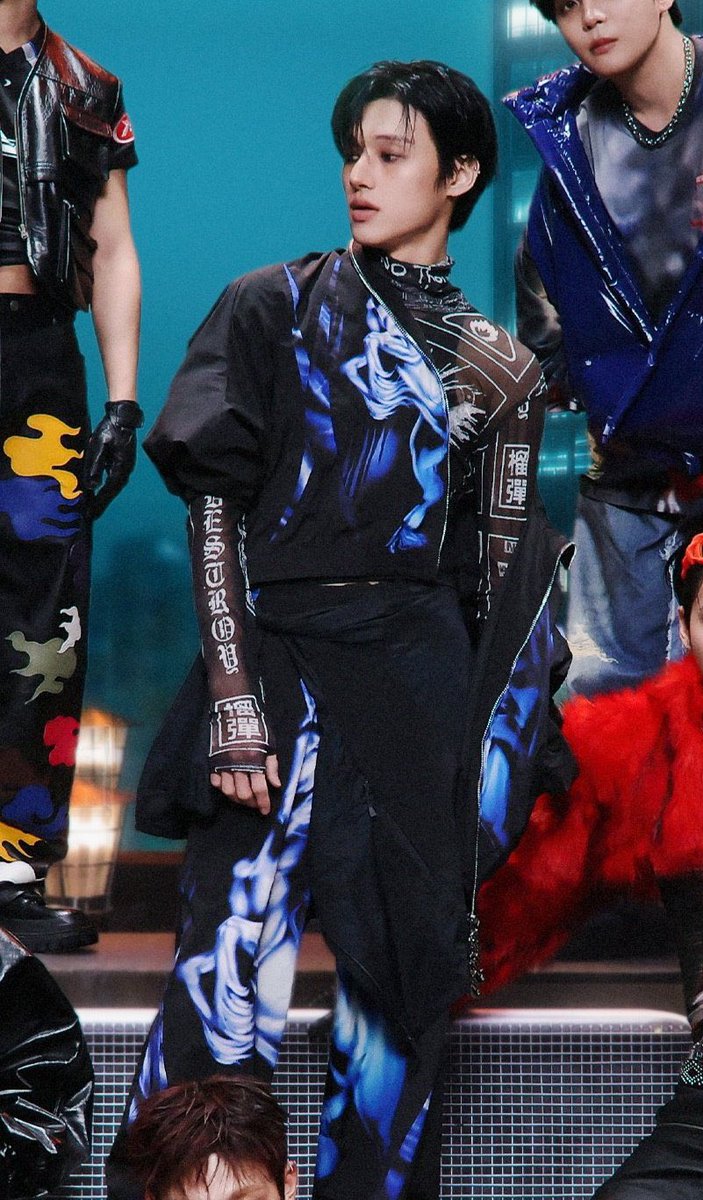 vixenwxx's tweet photo. im going to rip that jacket off with my teeth and making sure that not a crevice of that mesh top isnt dripping with c https://t.co/zNlxLKynIM