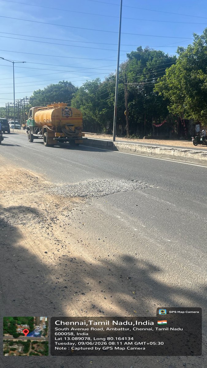 act4better's tweet photo. This patch work in the mentioned location is not done properly. It’s elevated above the road surface and riders have to apply panic braking to control. It’s most accident occurring zone because of this patch . Please support in peeling this hump into smooth patch 🙏🏻 @chennaicorp @CMOTamilnadu @TVKVijayHQ