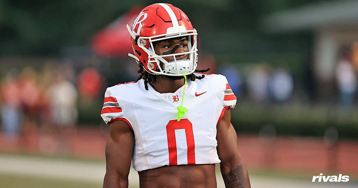 joeypetersen8's tweet photo. Ohio State is utilizing Legend Bey as a running back. Tennessee has promised DGG a starting RB spot. It would be HILARIOUS if DGG picks the Vols over the Buckeyes because they can't promise the same starting spot...because of Bey. https://t.co/G5d1hJFngb