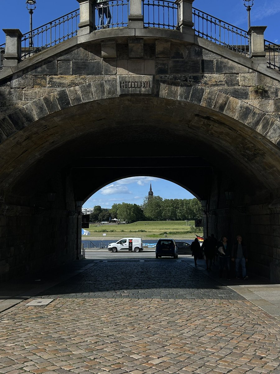 won_tonghae's tweet photo. 나는 드레스덴 알트슈타트에 살아야되는 사람인 거 같애 https://t.co/CtLRoAPcWq