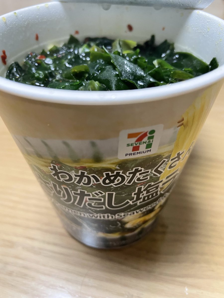 Waka021663's tweet photo. 本日は軽め🤭

ずっと気になってたセブンのらーめん。

これは美味しい😍 https://t.co/yrbkEj2ZUH