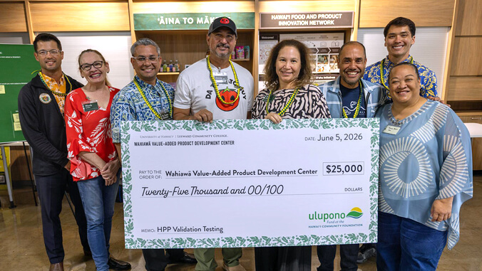 UHawaiiNews's tweet photo. Local food entrepreneurs are getting a major boost! A $25K Ulupono Fund grant at the Hawaii Community Foundation is helping a dozen businesses use @LeewardCC’s Wahiawā center to access high-pressure tech, extend shelf life, and scale up to retail stores ➡️ https://t.co/J7IK2aP0hY https://t.co/1WmlUA51dK