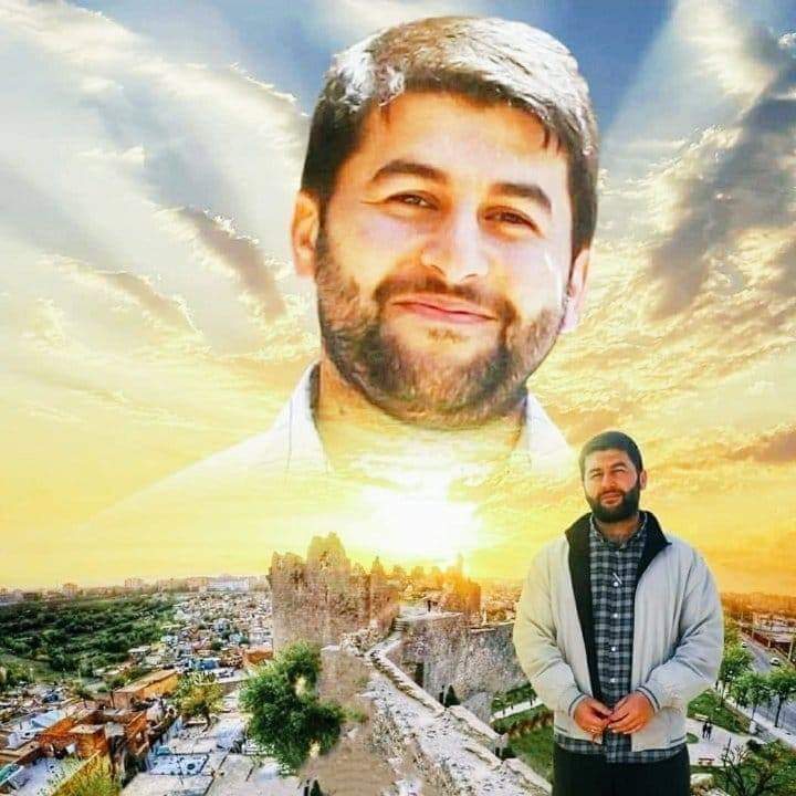 MuhammetRizgo's tweet photo. #AytaçBaran

Son akşamıydı..
Her gördüğümde hissettiğim muhabbetle yanına vardım..
Her zamankinden farklıydı..

Kısa bir soruşmadan sonra ayrılacağında..
"Bana özel dua et" deyişi..
Sonradan içimde hep ukde kaldı..

AY gibi yüz ve huyunu şehadetle TAÇlandırdın ya..
Gam yok artık! https://t.co/aufBLowIkV