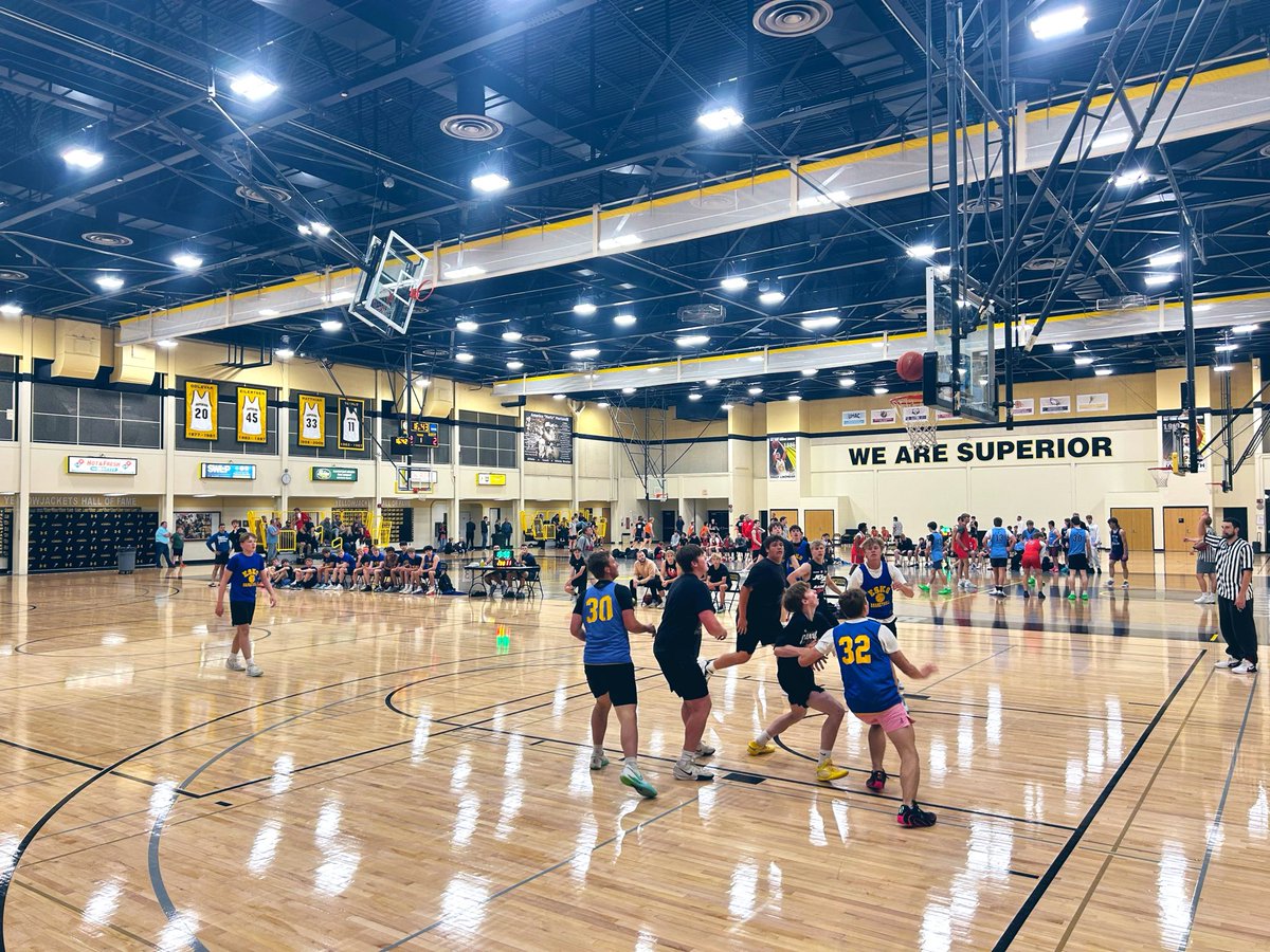 uwsmbb's tweet photo. The official start of summer! https://t.co/EgoDw7lgqw