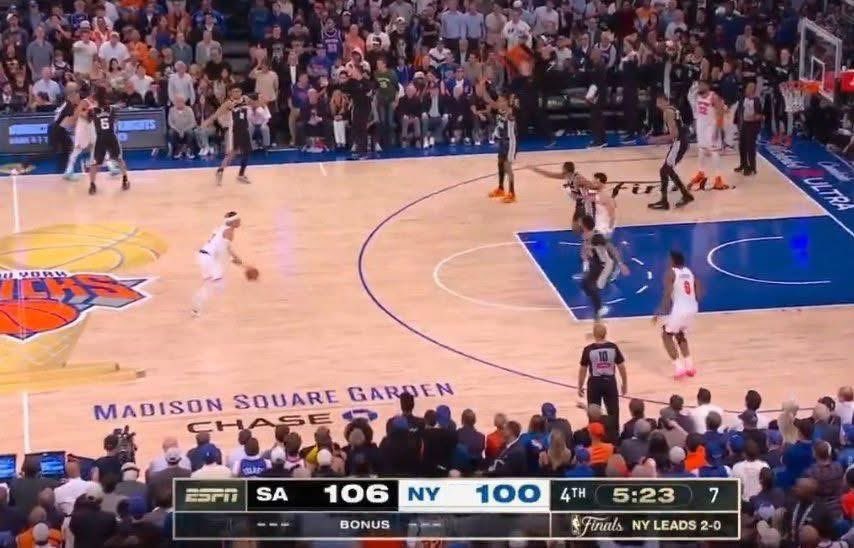 George_TM03's tweet photo. @Spurs_Latam Desd cuando se puede jugar con 6 sin q haya sanción ?? https://t.co/Yb9J27MlgH