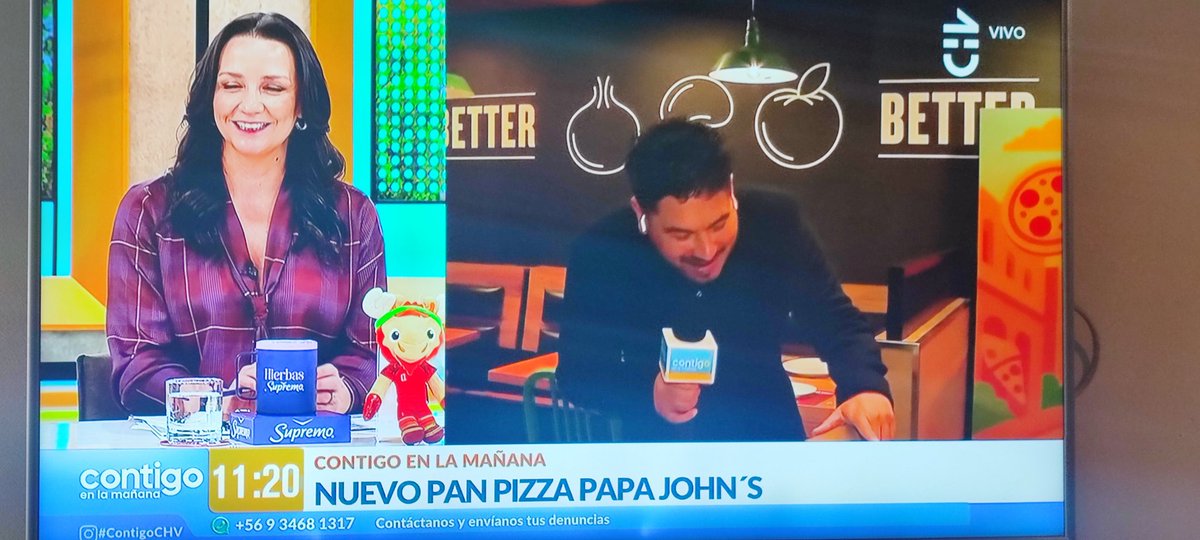 Josefalippi's tweet photo. Para @AndreaAristegui es más importante mostrar una pizza que los vecinos de cerro navia, solo porque la vecina emplazó al gobierno la cortaron #contigochv #cerronavia https://t.co/4W2rjNxrLY