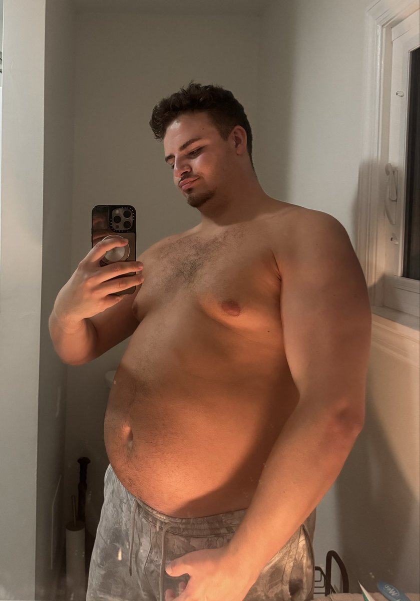 twunkyyboyy's tweet photo. first tummy tuesday? https://t.co/kVxEXyK5tm