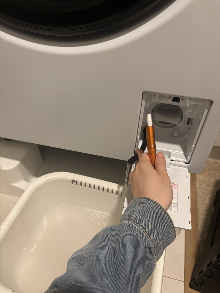 _yykh_'s tweet photo. IQOS吸いながらドレインホースから無限に排水してるんだけど何この時間誰か助けて https://t.co/wYVS2tSCCs