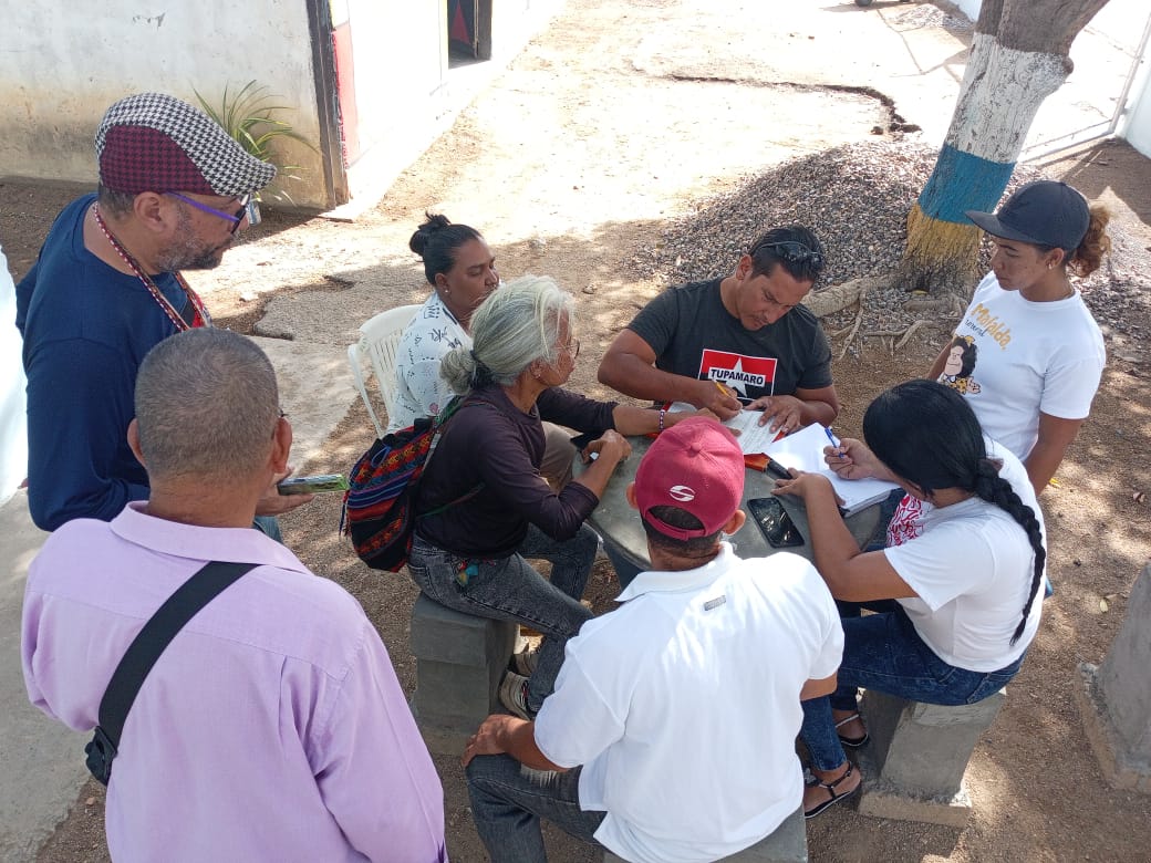 TupamaroMRT_'s tweet photo. Dirección Colectiva 🚩🏴

La militancia del municipio Sucre, en el estado Sucre, realizó una reunión de trabajo colectiva con el objetivo de planificar las actividades que se ejecutarán en el territorio en los próximos días.
#TupamaroAntiimperialista https://t.co/JHc6YFYtEO