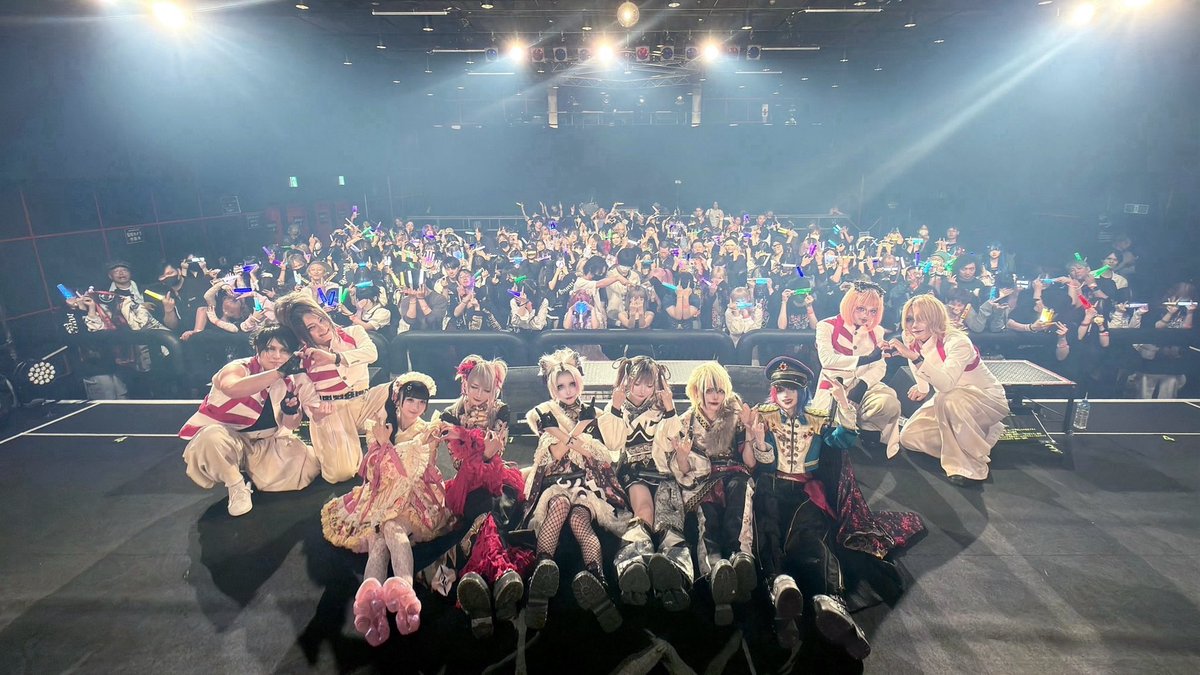 mercuro_info's tweet photo. 絶望セカイツアー悲しみの先...終結編の名古屋編！ありがとうございました🎌✨✨
完成してきたりまだ挑戦していたりのみんなとつくっていきたいライブで、一緒に声出してくれたり飛び跳ねてくれたり眼差しだったりがとっても嬉しいよ( ㅜㅡㅜ )良い名古屋でした！🍤
悲しみの先終結編ももう残りファイナルのみ！4周年！超いくぞーー！
カミテ🎶🍰🌟