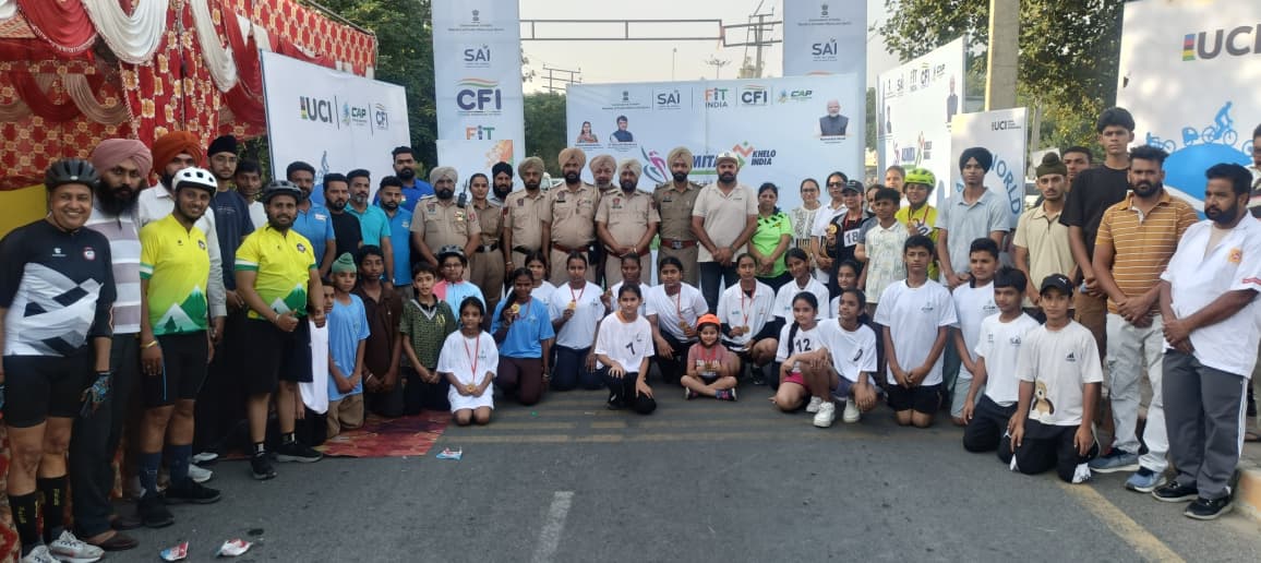 DPRO_Barnala's tweet photo. *ਬਰਨਾਲਾ ਵਿੱਚ ਵਿਸ਼ਵ ਸਾਈਕਲ ਦਿਵਸ ਸਬੰਧੀ ਸਾਈਕਲ ਰੈਲੀ ਅਤੇ ਅਸ਼ਮਿਤਾ ਖੇਲੋ ਇੰਡੀਆ ਮਹਿਲਾ ਸਾਈਕਲਿੰਗ ਲੀਗ*

*ਜ਼ਿਲ੍ਹਾ ਪ੍ਰਸ਼ਾਸਨ ਦੇ ਸਹਿਯੋਗ ਨਾਲ ਕਰਵਾਈ ਅਸ਼ਮਿਤਾ ਖੇਲੋ ਇੰਡੀਆ ਮਹਿਲਾ ਸਾਈਕਲਿੰਗ ਲੀਗ ਦਾ ਮੰਤਵ ਮਹਿਲਾ ਸਾਈਕਲ ਸਵਾਰਾਂ ਨੂੰ ਮੁਕਾਬਲੇਬਾਜ਼ੀ ਦਾ ਮੰਚ ਪ੍ਰਦਾਨ ਕਰਨਾ: ਬੀ.ਐੱਸ. ਸੂਦਨ* https://t.co/0g8BJDq8TT