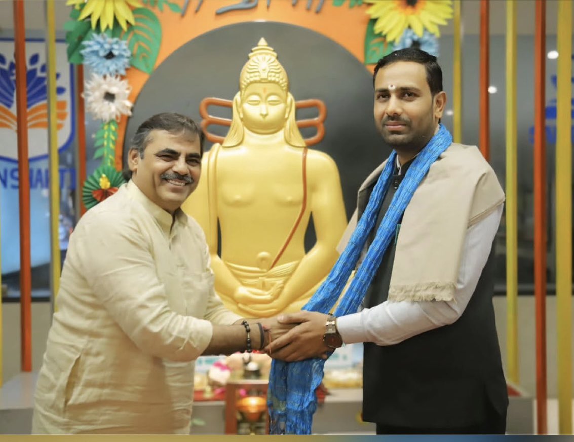 bhammarjayraj1's tweet photo. રાજ્ય સરકારના કાયદો, ન્યાય, ઊર્જા અને પેટ્રોકેમિકલ્સ વિભાગના મંત્રી તથા અમરેલીના ધારાસભ્ય
શ્રી કૌશિકભાઈ વેકરીયાને
જન્મદિવસની હાર્દિક શુભેચ્છાઓ.💐💐
@ikaushikvekaria https://t.co/Ghnf2u1jaO